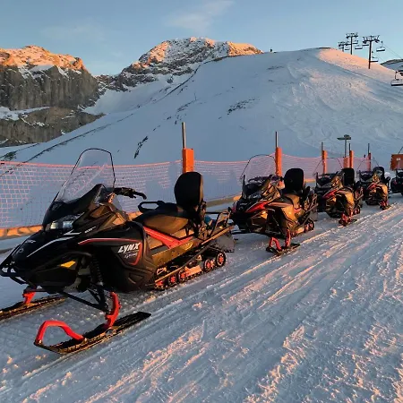 Eden Sur Les Pistes Avec Vue Panoramique Sur La Vallee