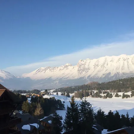 Eden Sur Les Pistes Avec Vue Panoramique Sur La Vallee