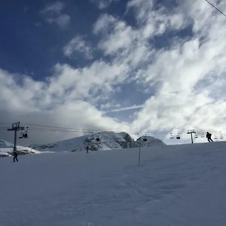 Eden Sur Les Pistes Avec Vue Panoramique Sur La Vallee *