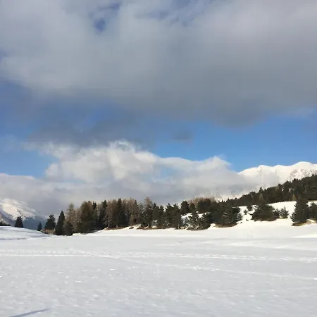 Eden Sur Les Pistes Avec Vue Panoramique Sur La Vallee